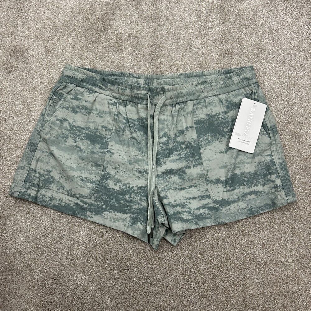 Athleta Farallon Women's Shorts Size XL Color "Fog Camo Coast Gray"‎ NEW